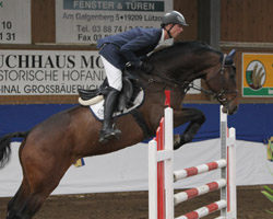 Siegerin bei den fünfjährigen Pferden wurde Wonka v. Caretino-Contender (Züchter Ernst Schacht, Todendorf), die unter Peer Zielke in beiden Umläufen die Höchstnote - 9 bzw. 9,2 - erhielt.